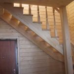 Лестница в дом из дерева