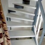 Окрашенные деревянные лестницы, цена от 60 000 до 120 000 руб