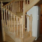 Деревянная лестница из сосны на заказ